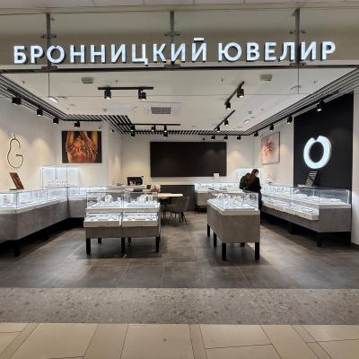 «Бронницкий Ювелир» открыл магазин в ТК «Невский Центр»